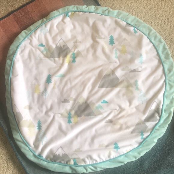 Cloud Island Circle Mountain Mat - Picture 1 of 5